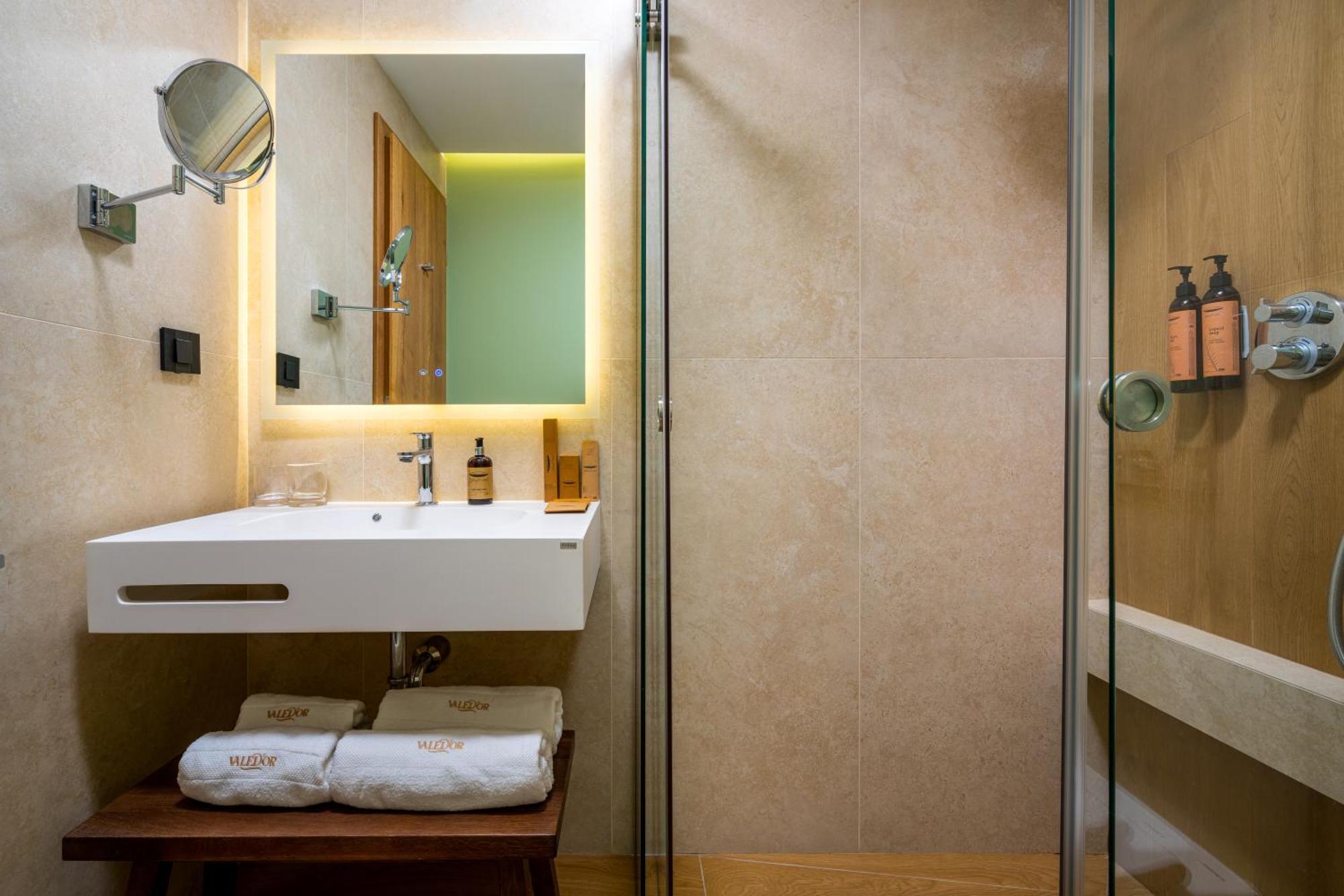 Hotel Valedor Boutique & Spa บุชเตนี ภายนอก รูปภาพ